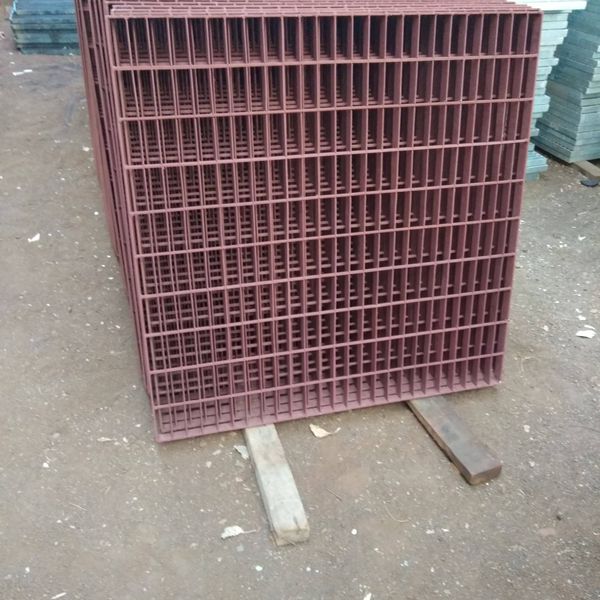 Floor grating panels primed